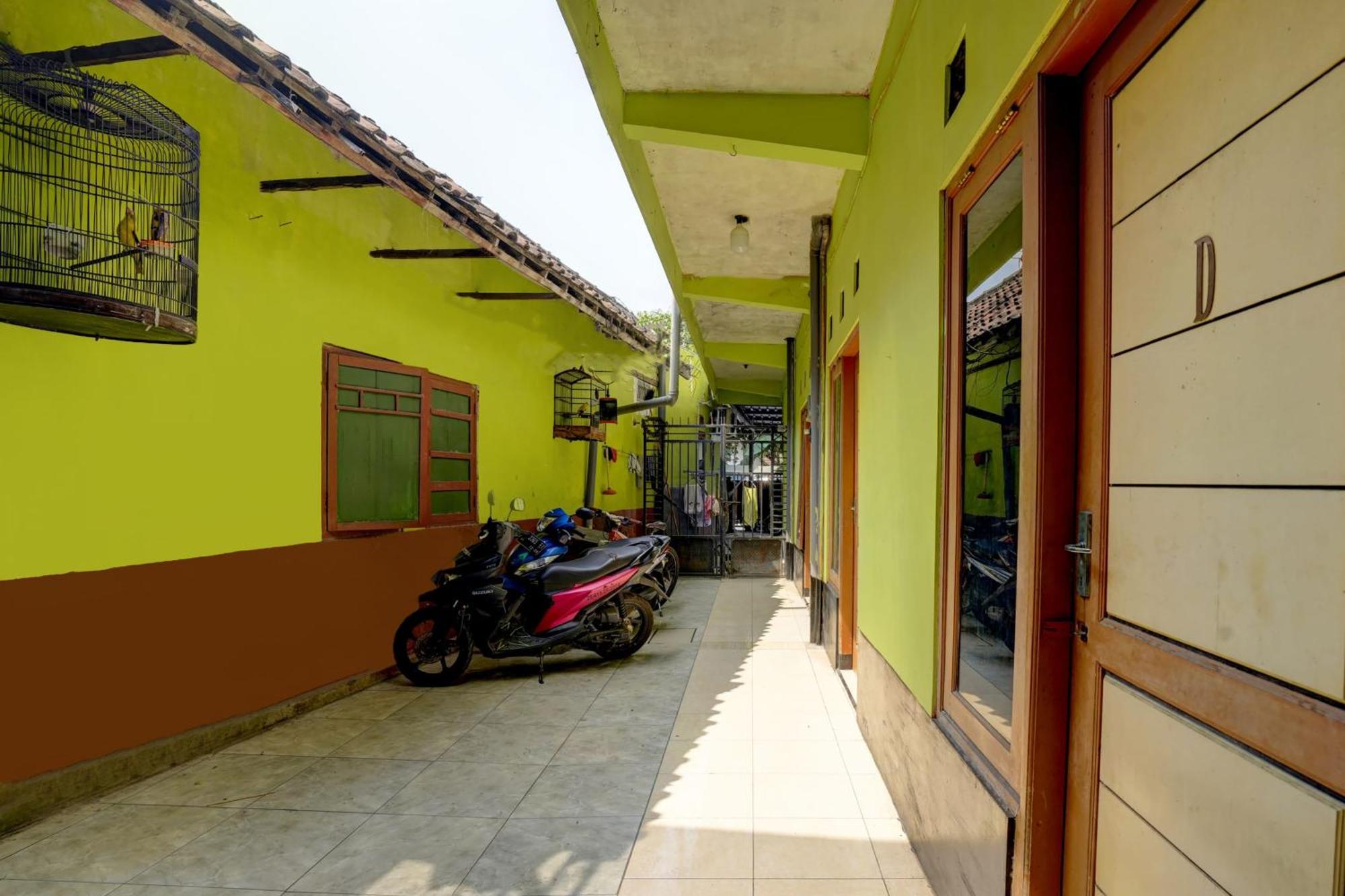 Oyo Life 92840 Wisma Morricco Jombang Exteriér fotografie